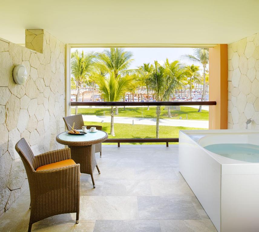 Barcelo Maya Grand Resort