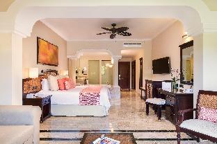 Grand Palladium White Sand Resort Spa